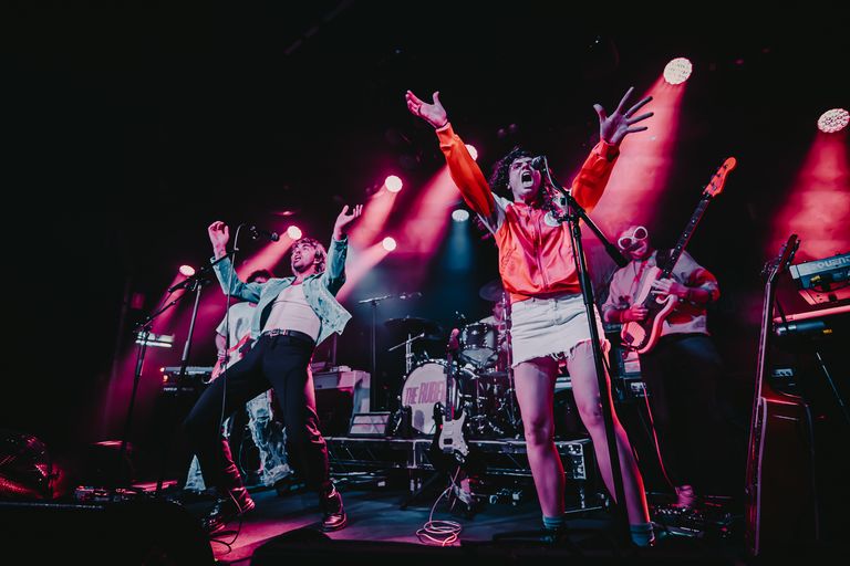 Selve performing live at The Gov in Adelaide 